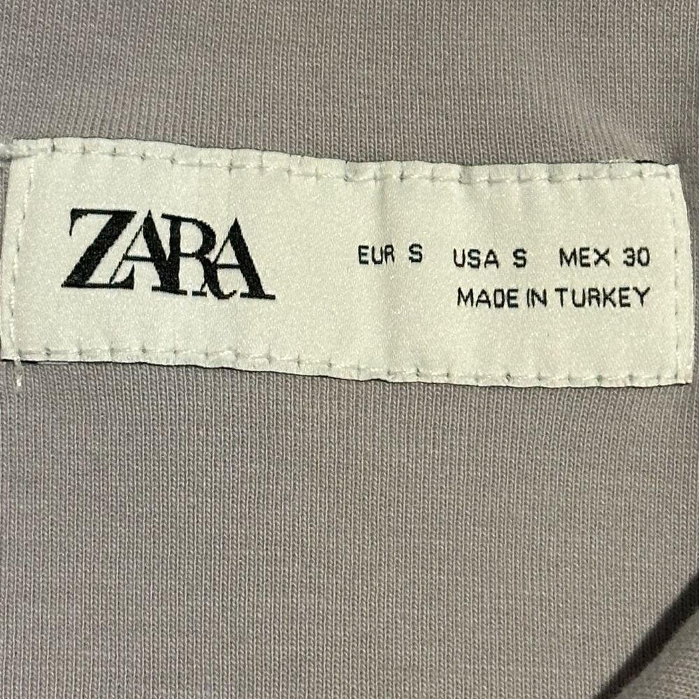 Zara men's gray casual shorts, size small.     #(30) - Picture 3 of 4
